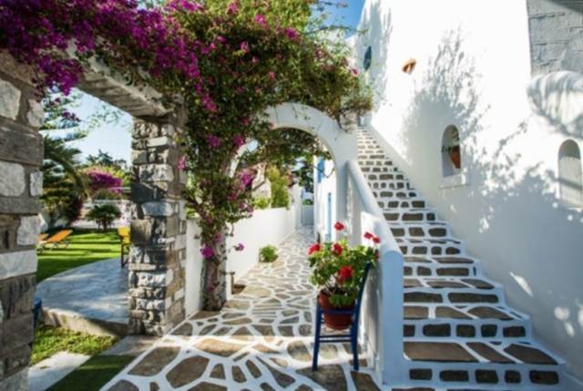 (For Sale) Other Properties Hotel || Cyclades/Paros - 400 Sq.m, 1.200.000€ 